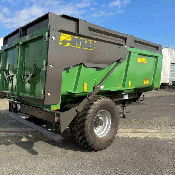 Benne verte de marque Gyrax, modèle BMXL100 1 essieu, non attelée, vue de droite
