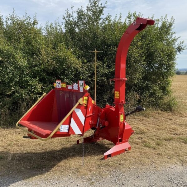 broyeur de branche Vorax dans un champs