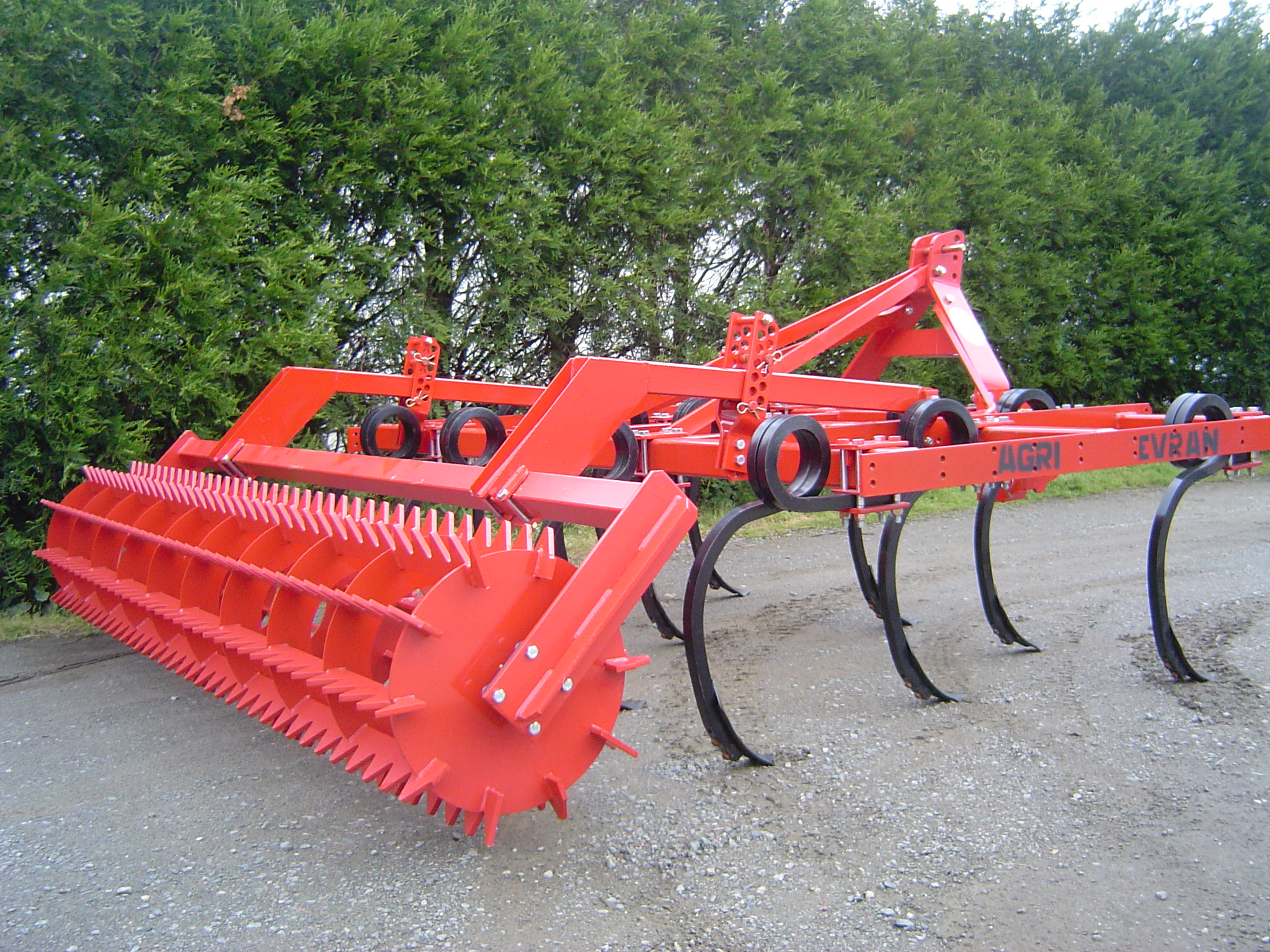 Cultivateur 3 poutres fixe de marque Gyrax, vue côté.