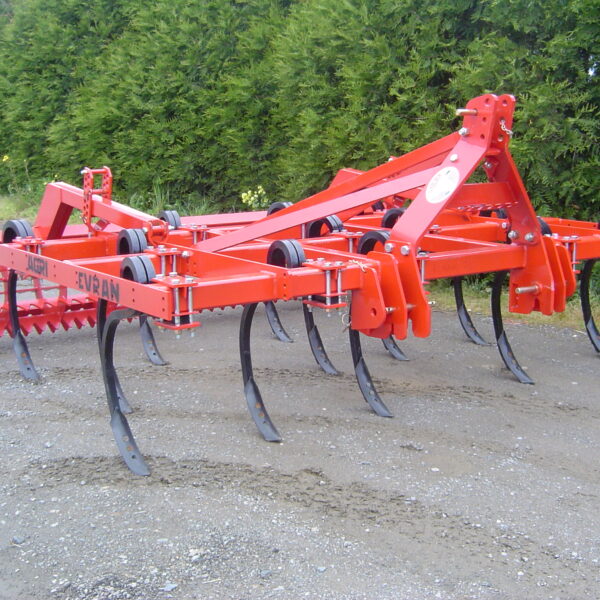 Cultivateur 3 poutres fixe de marque Gyrax, vue côté attelage.