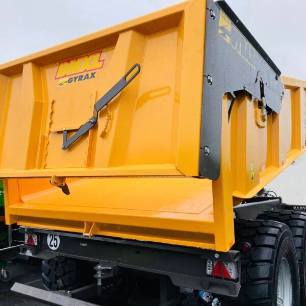 Benne TP jaune de marque Gyrax, vue de dos