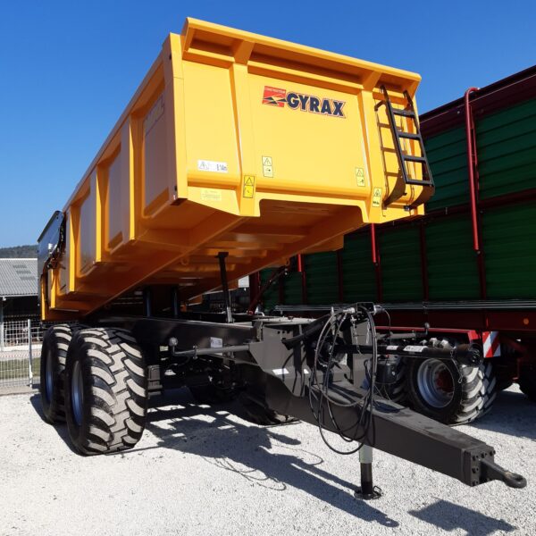 Benne TP jaune de marque Gyrax, vue de l'avant