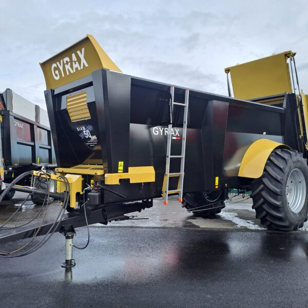 Epandeur Noir et Jaune, modèle 190 de marque Gyrax, vue avant 3/4, avec visibilité sur l'échelle alu.