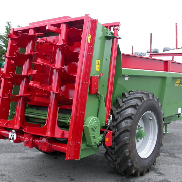 Epandeur EDHV 95 vert Gyrax, vue de 3/4 arrière.