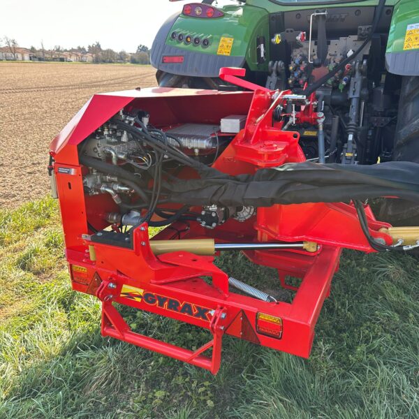 Vue zoomée du mécanisme d'une épareuse Gyramax 512 sur pivot GYRAX.