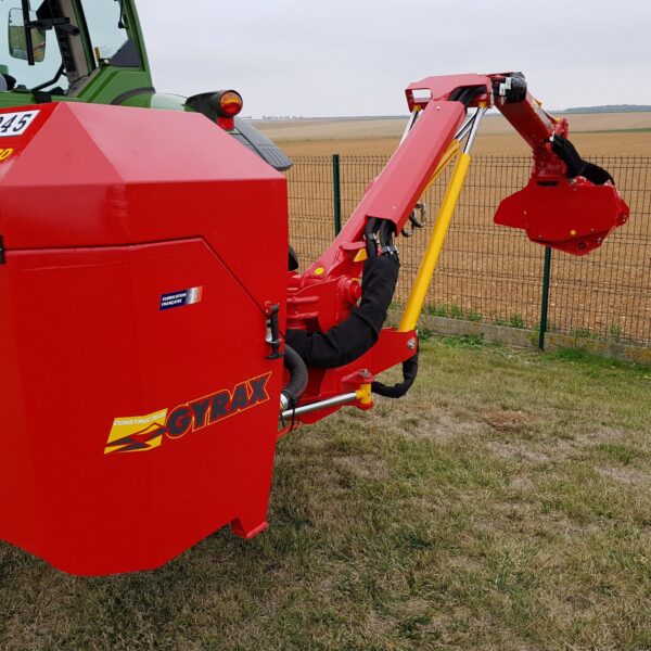 Vue proche du boitier de mecanisme d'une epareuse Gyramax 1045 proverd sur pivot GYRAX.