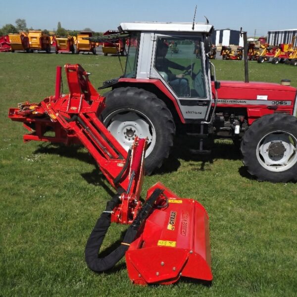 Epareuse Grande vision Gyrax, modèle 512, vue latérale avec le bras déplié.