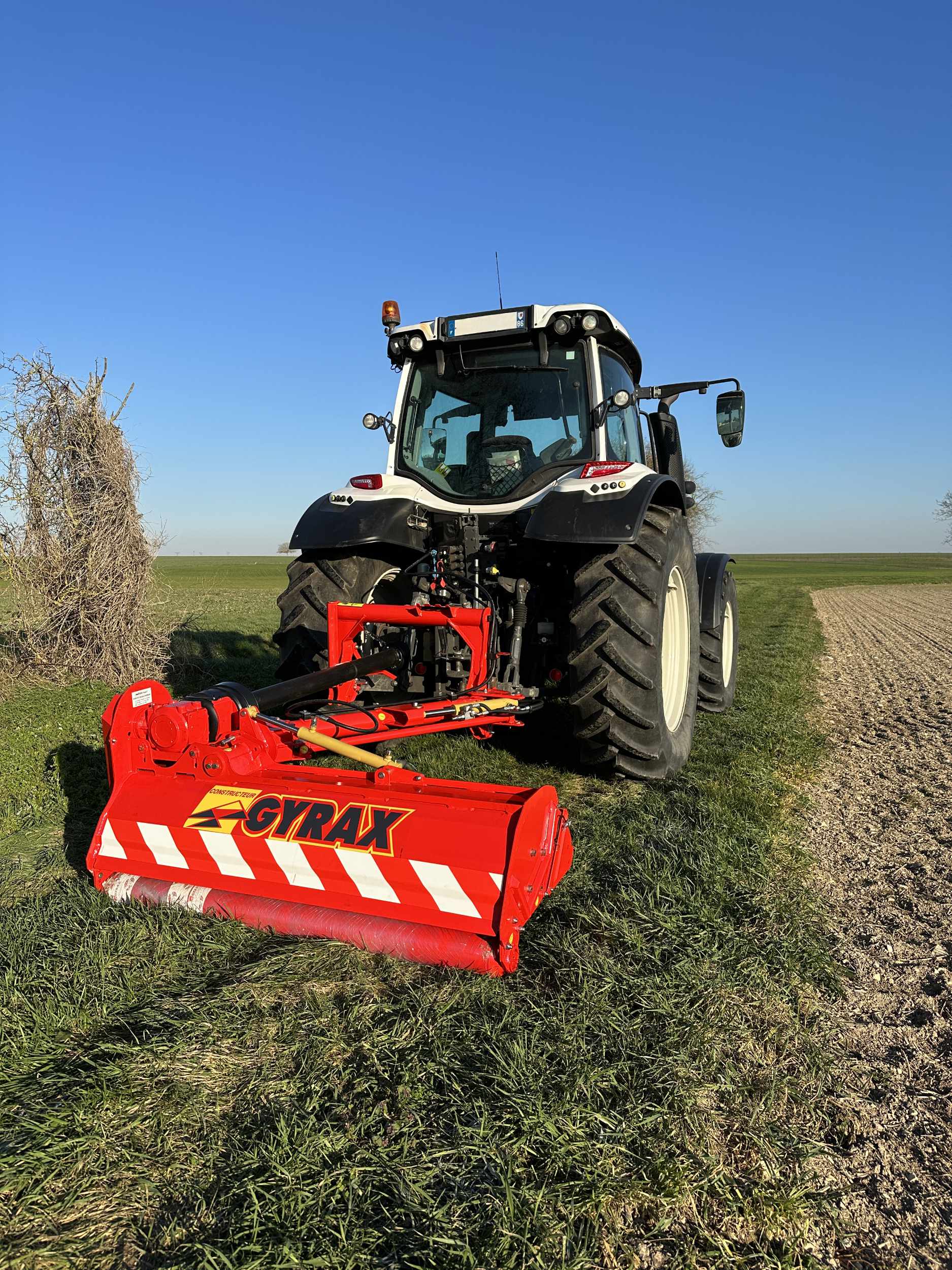 Rotofaucheuse Gyrax, gamme proverd, vue 3/4 arrriere