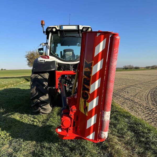 Rotofaucheuse Gyrax, gamme proverd, Vue arrière au transport, rotor en position vertical