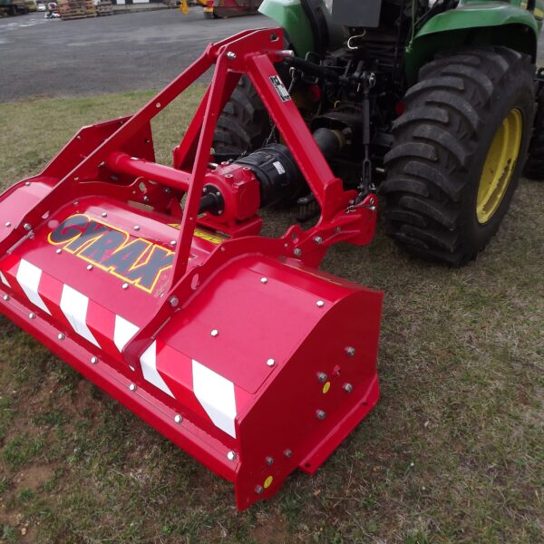 Broyeur BHVV Gyrax version déportable pour travail au plus près des rangs