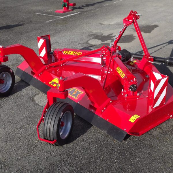 Broyeur grande largeur Gyrax HD1 équipé de roues arrière pour réglage de hauteur