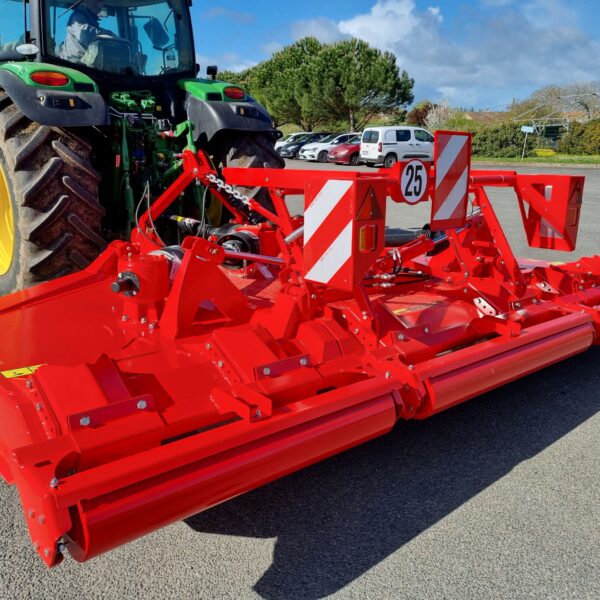 vue arrière du broyeur HD1 Gyrax montrant le caisson de broyage cloisonné