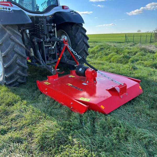 Gyrobroyeur GYRAX Plaisance à patins avec rotor à disques et lames escamotables pour entretien de prairies et espaces verts