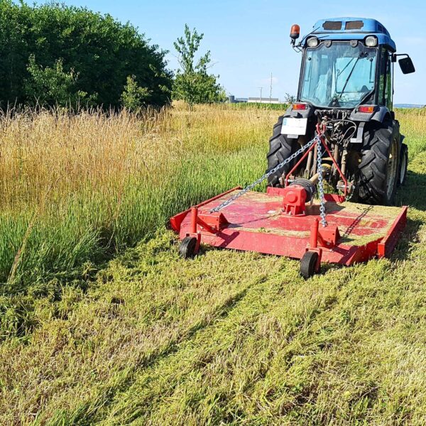 Gyrobroyeur monorotor GYRAX Plaisance avec attelage déportable et réglage de hauteur par patins de 4 à 14 cm