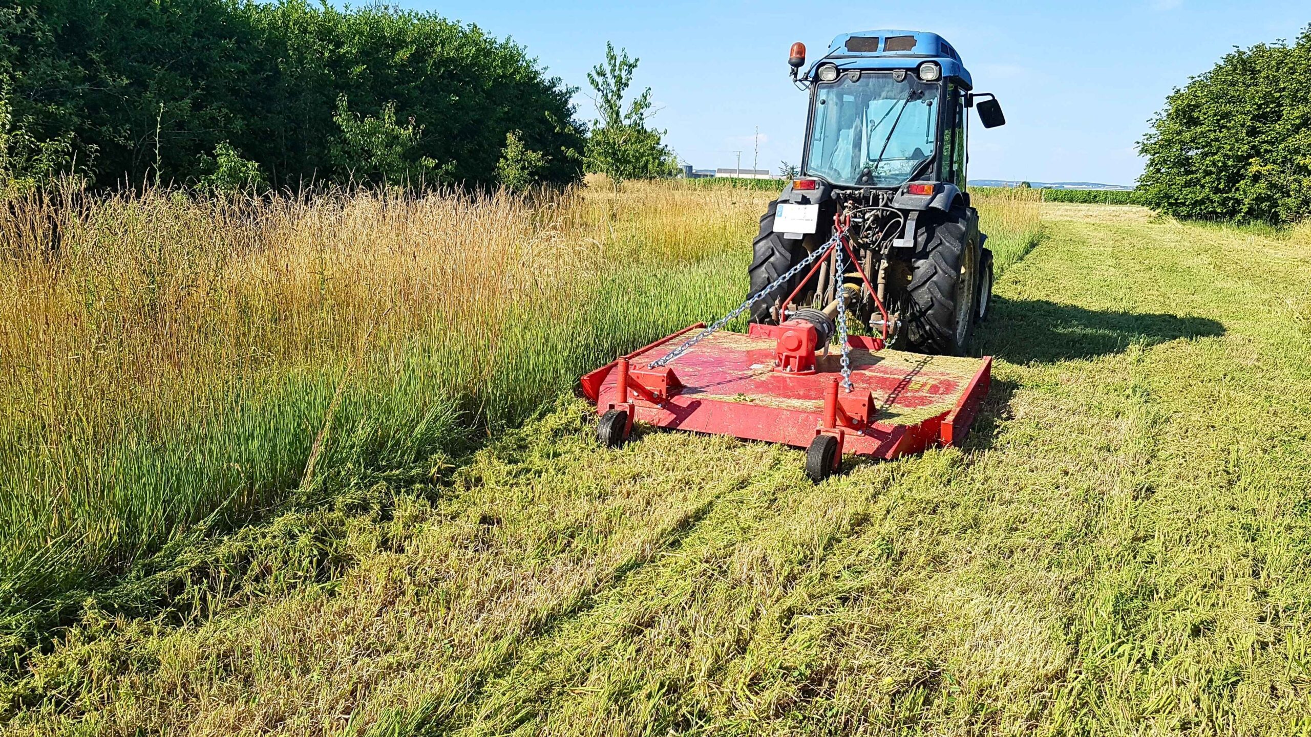 Gyrobroyeur monorotor GYRAX Plaisance avec attelage déportable et réglage de hauteur par patins de 4 à 14 cm