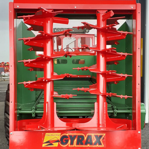 Epandeur EDHV 65 à l'arrêt, vue arrière de l'herisson