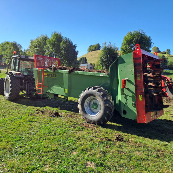 Epandeur EDHV de 6,5m3 Gyrax, vue 3/4 arrière, visibilité sur les 4 spires