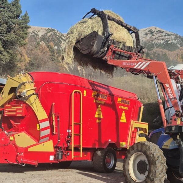 mélangeuse Gyrax bivis en cours de chargement