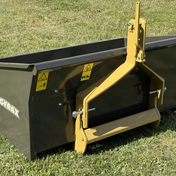 Vue arrière de la banne 3 point, montrant l'attelage.