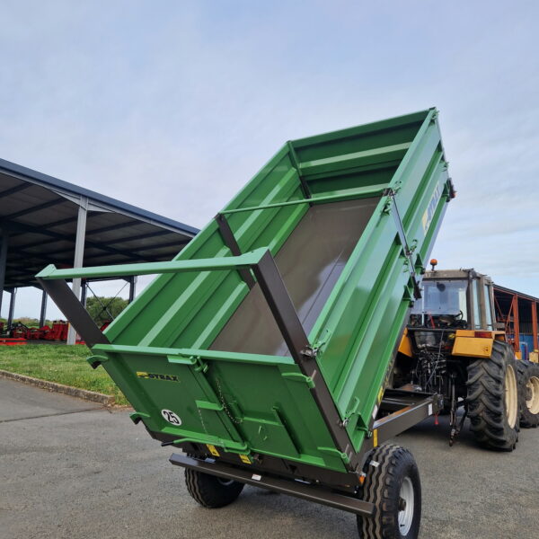 BM60 en position levée, Vue de l'intérieur de la benne modulable vide.