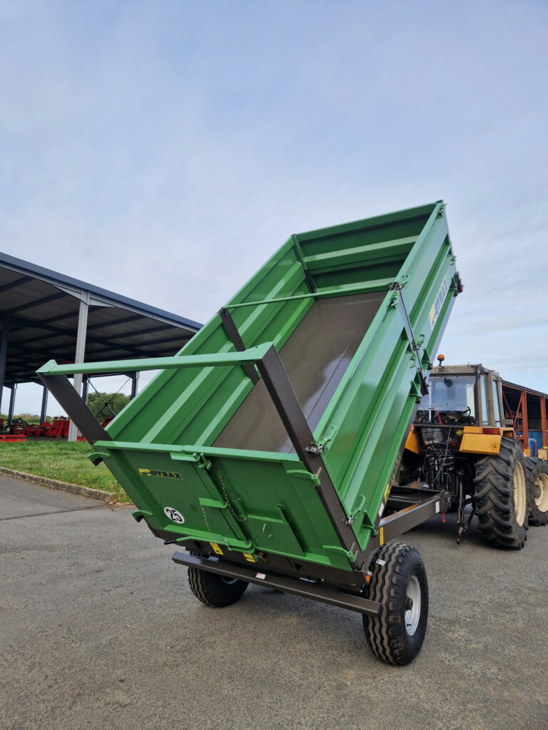 BM60 en position levée, Vue de l'intérieur de la benne modulable vide.