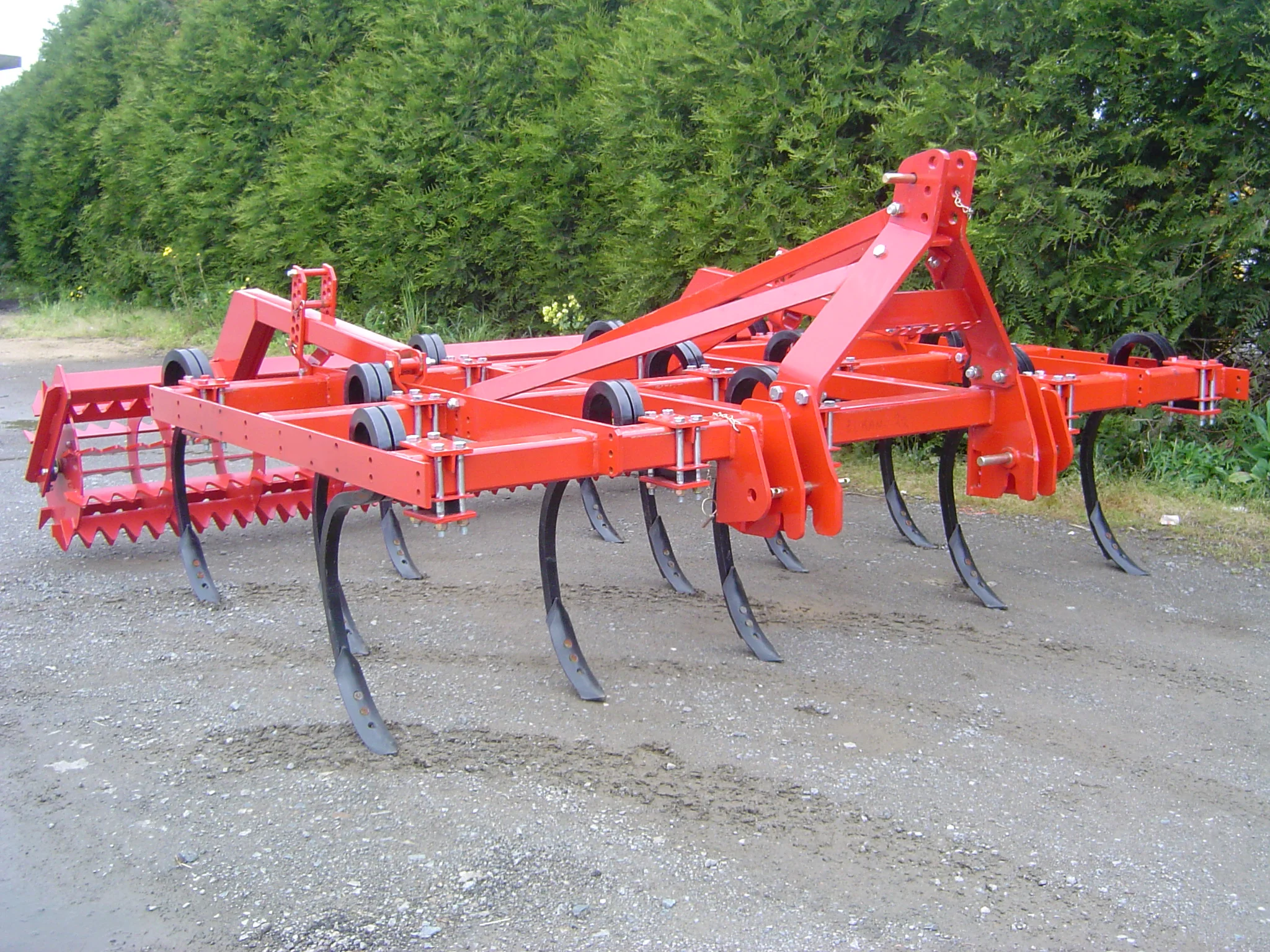 Cultivateur 3 poutres fixe de marque Gyrax, vue côté attelage.