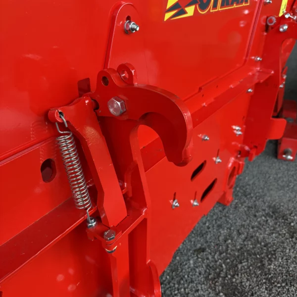 Vue du système d'attache de la dérouleuse Gyrax