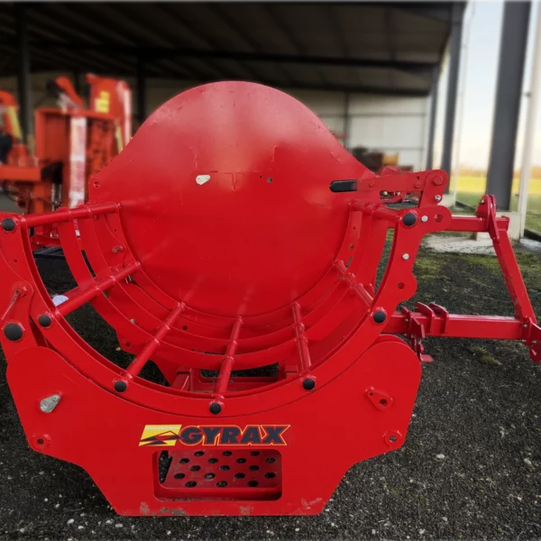 manustère rouge Gyrax, sortant de l'usine