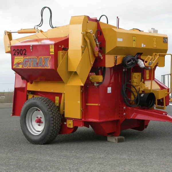 Désileuse pailleuse modèle 2902 avec l'option semi portée. Vue 3/4 avant